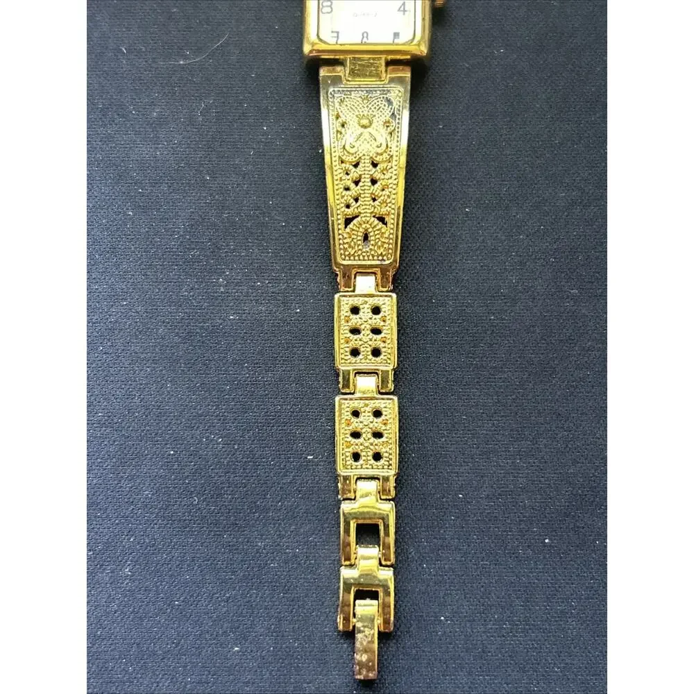 Chaoyada Gold Tone Women’s Quartz Watch